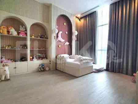 428 sqm, 1st floor, 4 BR apartment for sale in Mampang Prapatan 1