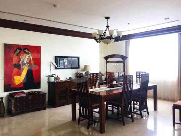 228 sqm, 7th floor, 4 BR apartment for sale in Teuku Nyak Arief 2