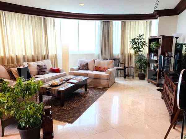 228 sqm, 7th floor, 4 BR apartment for sale in Teuku Nyak Arief 1