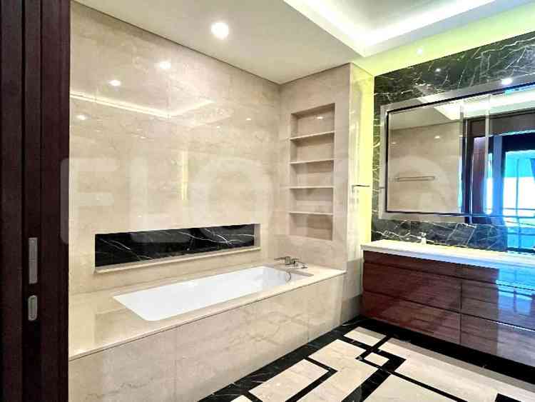 363 sqm, 37th floor, 4 BR apartment for sale in Sudirman 6