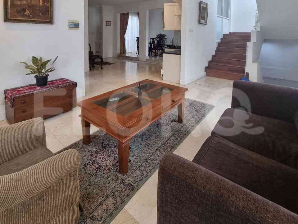 400 sqm, 4 BR house for rent in Ciputat 2