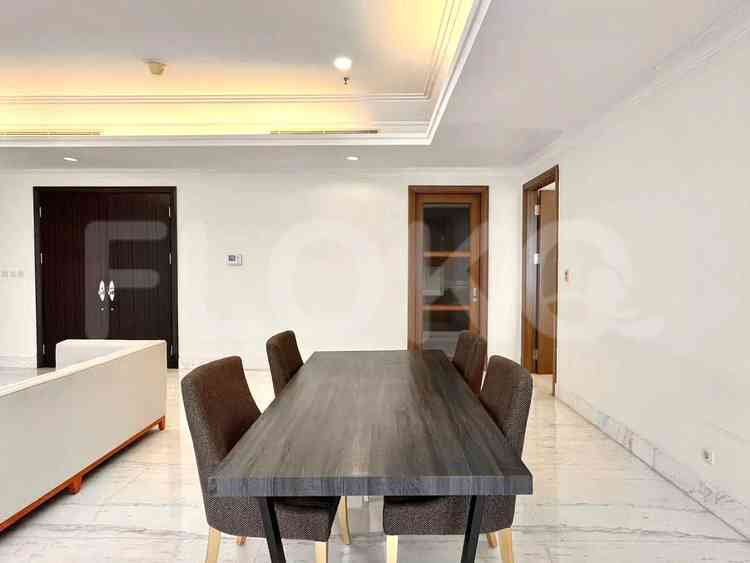 Dijual Apartemen 2 BR, Lantai 19, Luas 195 m2 di Simprug 2