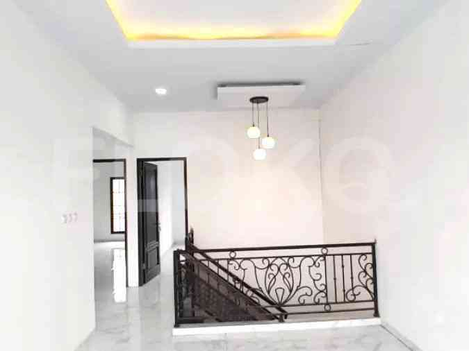 Dijual Rumah 4 BR, Luas 135 m2 di Jl. Moh. Kahfi II, Cilandak 1