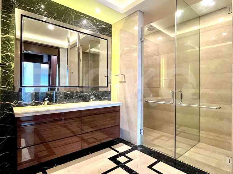 363 sqm, 1st floor, 4 BR apartment for sale in Sudirman 11