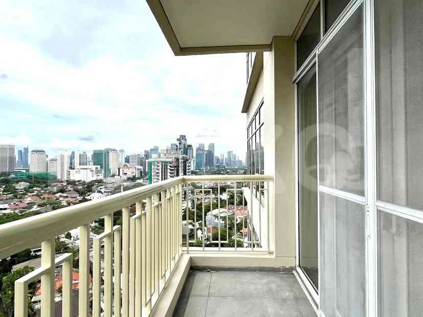 Dijual Apartemen 2 BR, Lantai 19, Luas 195 m2 di Simprug 3