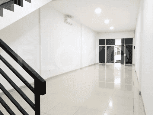 210 sqm, shophouse for rent in Penjaringan, Pluit 1