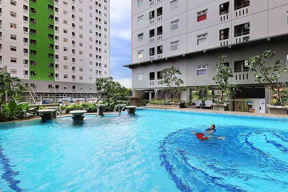Swimming pool Green Pramuka City Apartment