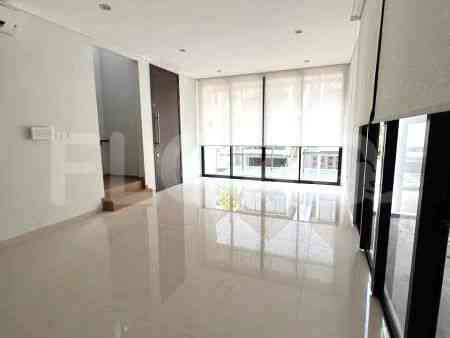 220 sqm, 3 BR house for rent in Jl. Serenia Hills, Lebak Bulus 1