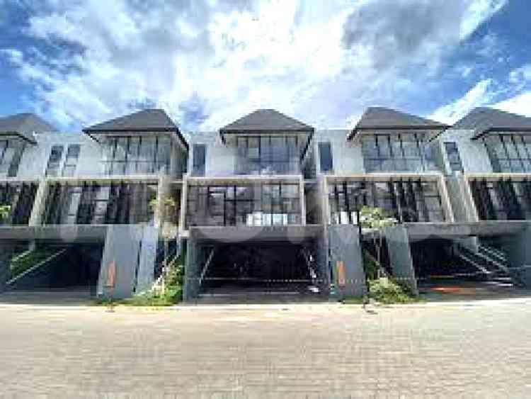 Dijual Rumah 4 BR, Luas 263 m2 di Jl. Serenia Hills, Lebak Bulus 1