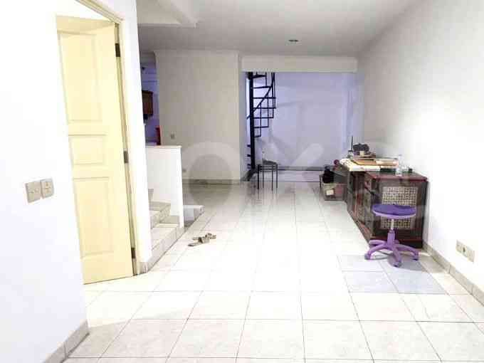 Disewakan Rumah 3 BR, Luas 90 m2 di Taman Semanan, Duri 1