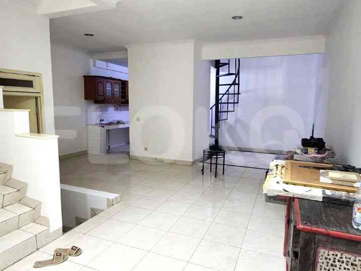 Disewakan Rumah 3 BR, Luas 90 m2 di Taman Semanan, Duri 2