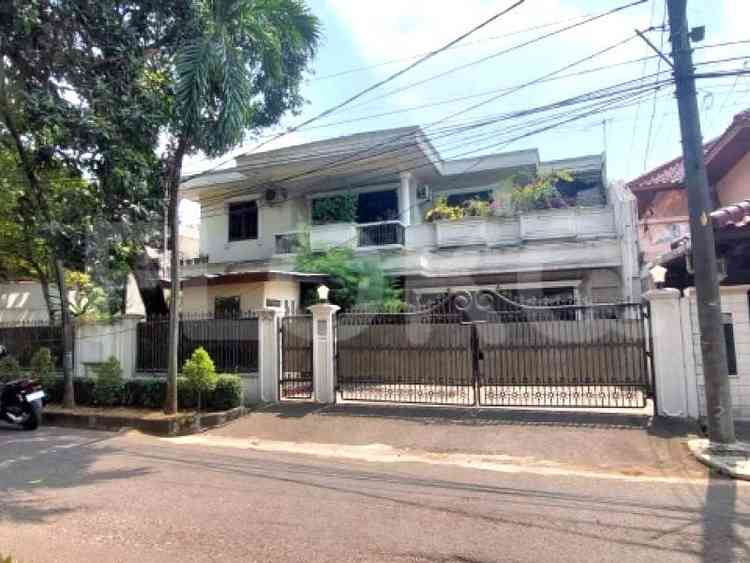 Dijual Rumah 5 BR, Luas 450 m2 di Jl. Taman Lebak Bulus V, Lebak Bulus 8