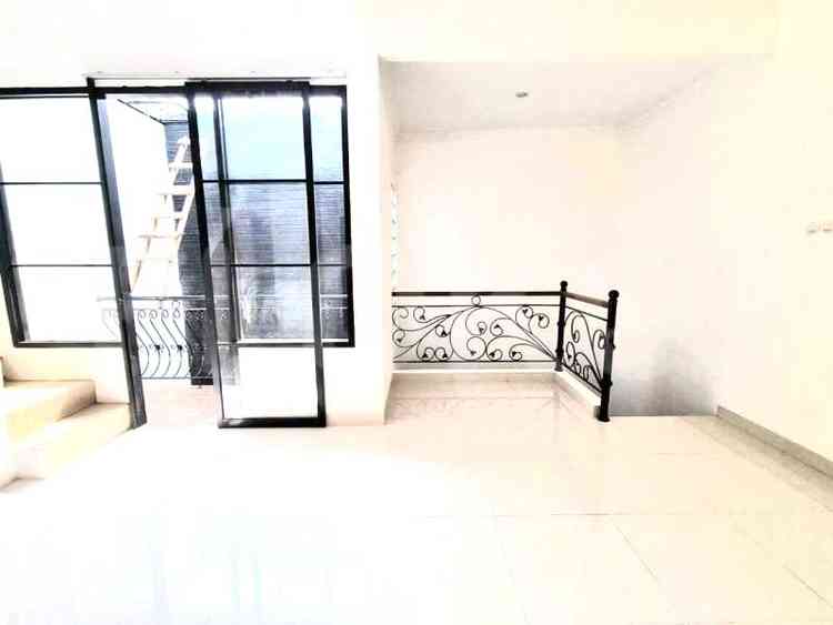 Dijual Rumah 5 BR, Luas 300 m2 di Jl. Kalibata Utara 1, Pancoran 4