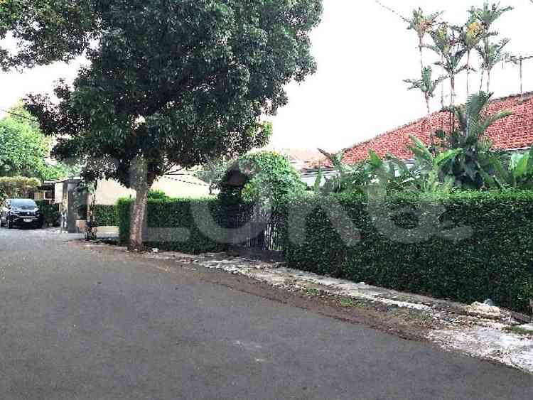 Dijual Rumah 6 BR, Luas 300 m2 di Jl. Pancoran Timur VIII, Pancoran 6