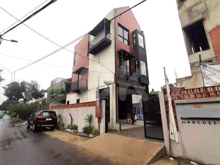 Dijual Rumah 4 BR, Luas 140 m2 di Jl. Raya Pasar Minggu, Pancoran 35