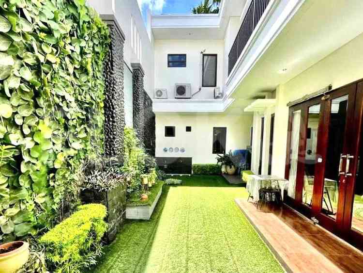 Dijual Rumah 8 BR, Luas 536 m2 di Jl. Duren Tiga Selatan, Pancoran 7