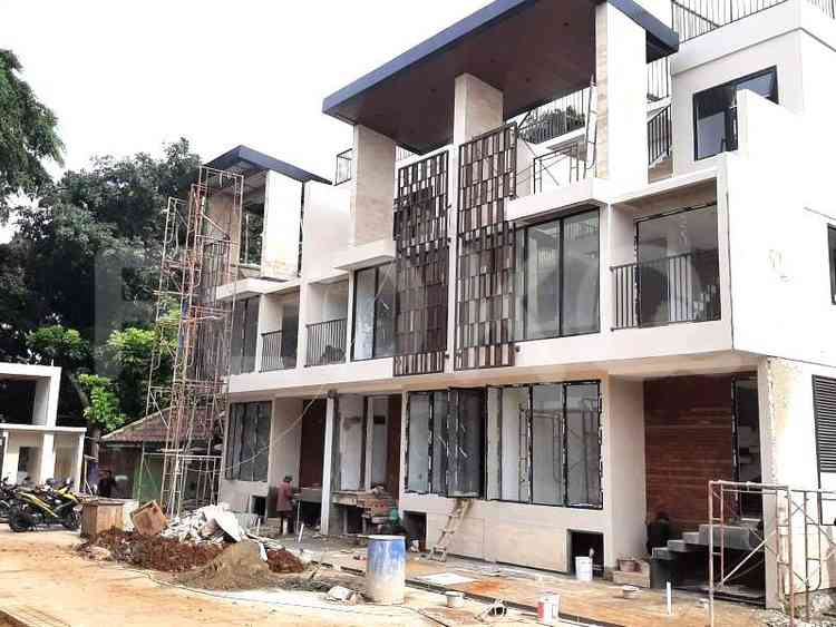 Dijual Rumah 6 BR, Luas 200 m2 di Jl. Pancoran Timur 5, Pancoran 2