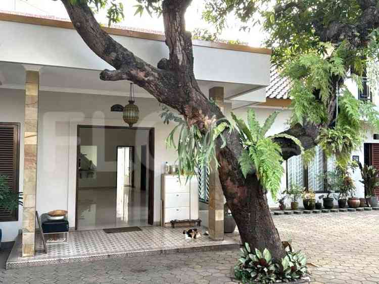 350 sqm, 4 BR house for rent in Jl. Gatot Subroto, Pancoran 1