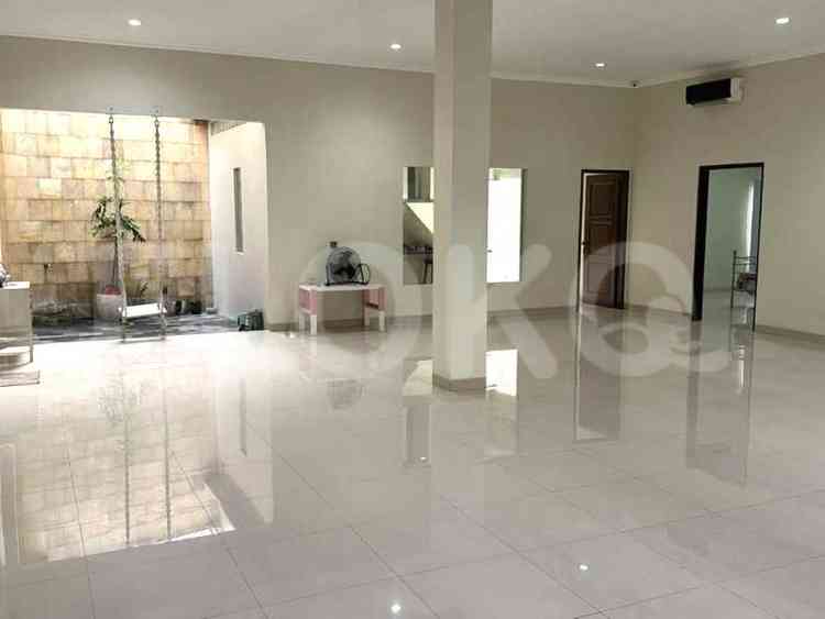 Disewakan Rumah 4 BR, Luas 350 m2 di Jl. Gatot Subroto, Pancoran 7