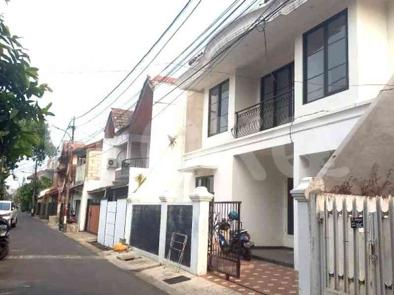 Dijual Rumah 5 BR, Luas 300 m2 di Jl. Jambu, Kalibata 21