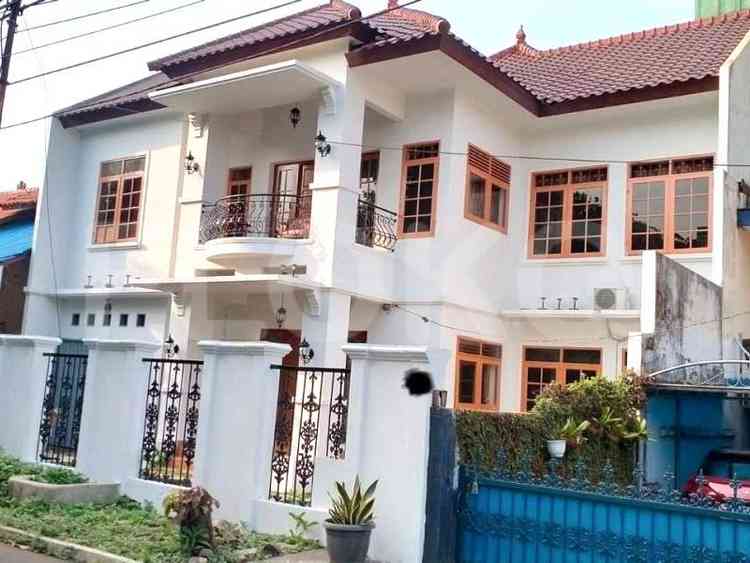 Dijual Rumah 7 BR, Luas 450 m2 di Jl. Komplek Garuda, Kalibata 8