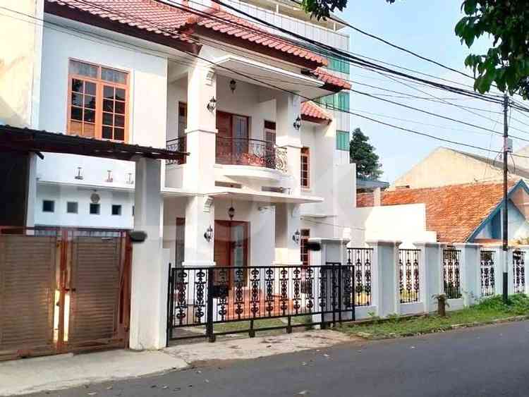 Dijual Rumah 7 BR, Luas 450 m2 di Jl. Komplek Garuda, Kalibata 9