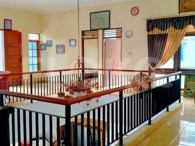 Dijual Rumah 7 BR, Luas 450 m2 di Jl. Komplek Garuda, Kalibata 3