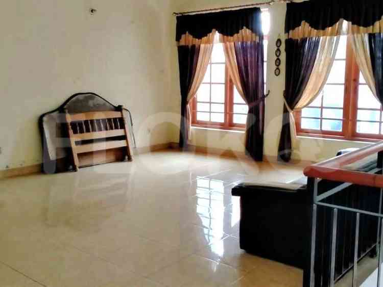 Dijual Rumah 7 BR, Luas 450 m2 di Jl. Komplek Garuda, Kalibata 7