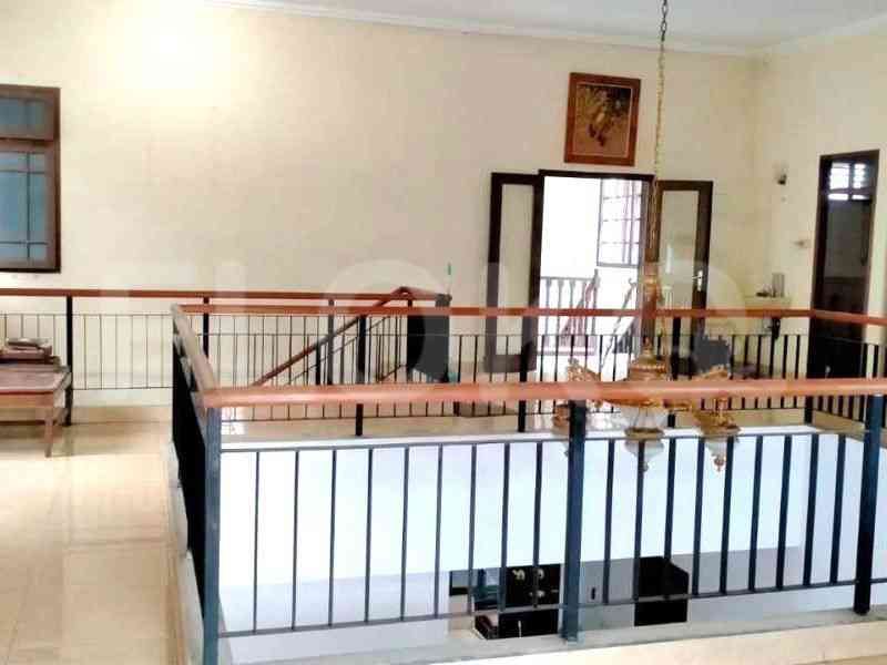 Dijual Rumah 7 BR, Luas 450 m2 di Jl. Komplek Garuda, Kalibata 6