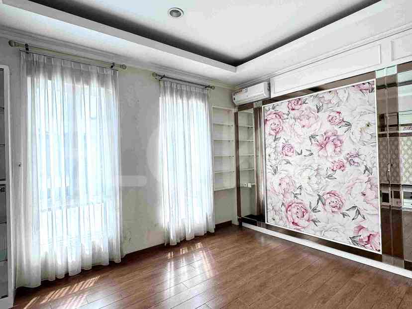 Disewakan Rumah 4 BR, Luas 126 m2 di Leora, Alam Sutera 2