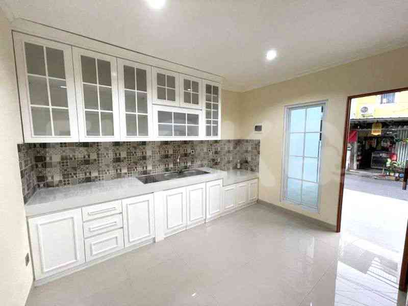 Dijual Rumah 4 BR, Luas 180 m2 di Jl. Raya Kalibata Selatan, Kalibata 3