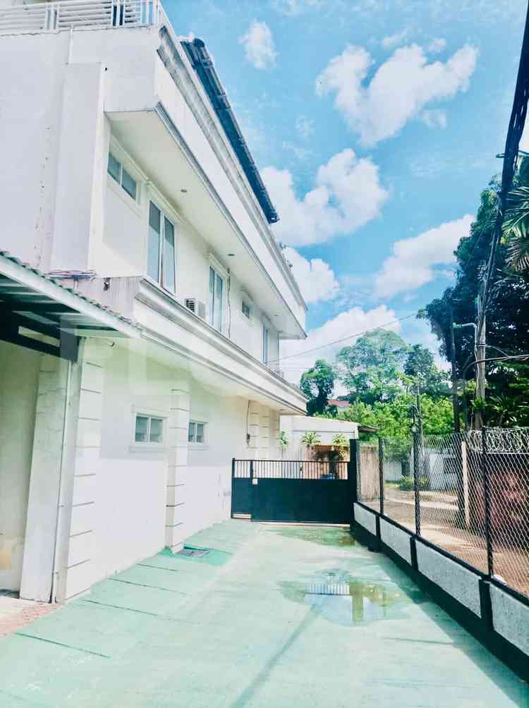 Dijual Rumah 9 BR, Luas 900 m2 di Kemang Bangka, Kemang 4