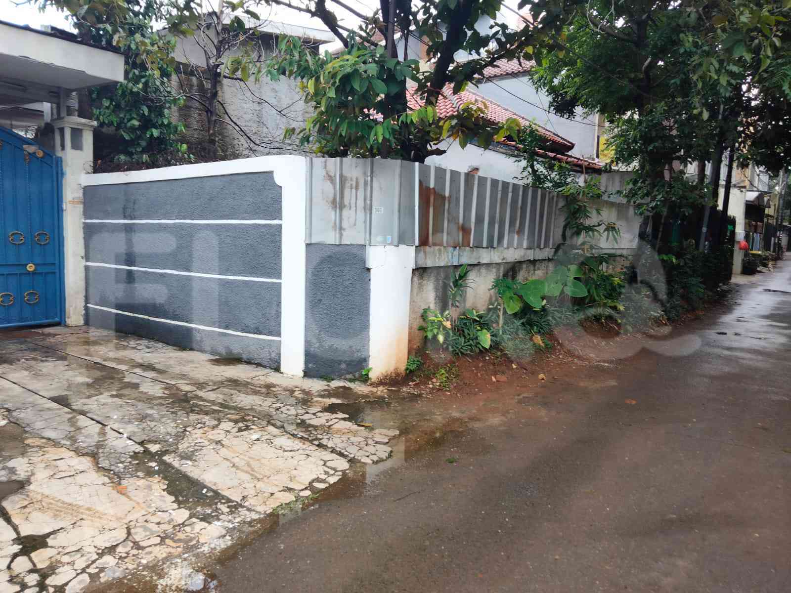 Dijual Rumah 3 BR, Luas 250 m2 di Jl. Raya Kemang Timur, Kemang 2