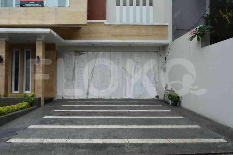 Dijual Rumah 3 BR, Luas 640 m2 di kemang, Kemang 3