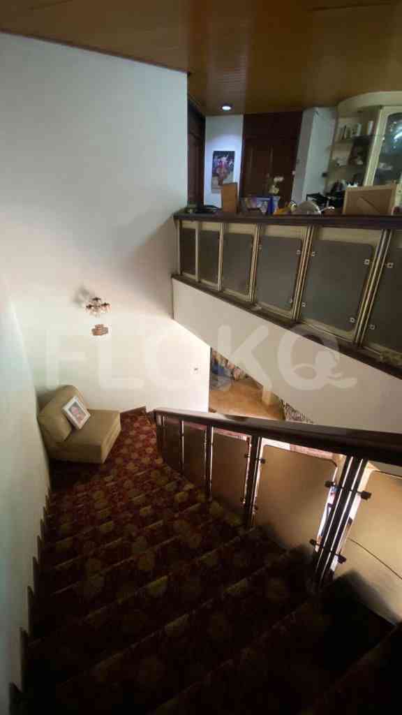 750 sqm, 5 BR house for sale in Jl Sekolah Duta Raya, Pondok Indah 8