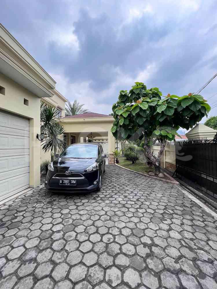 Dijual Rumah 6 BR, Luas 1000 m2 di Jalan Taman Radio Dalam, Gandaria, Gandaria 1