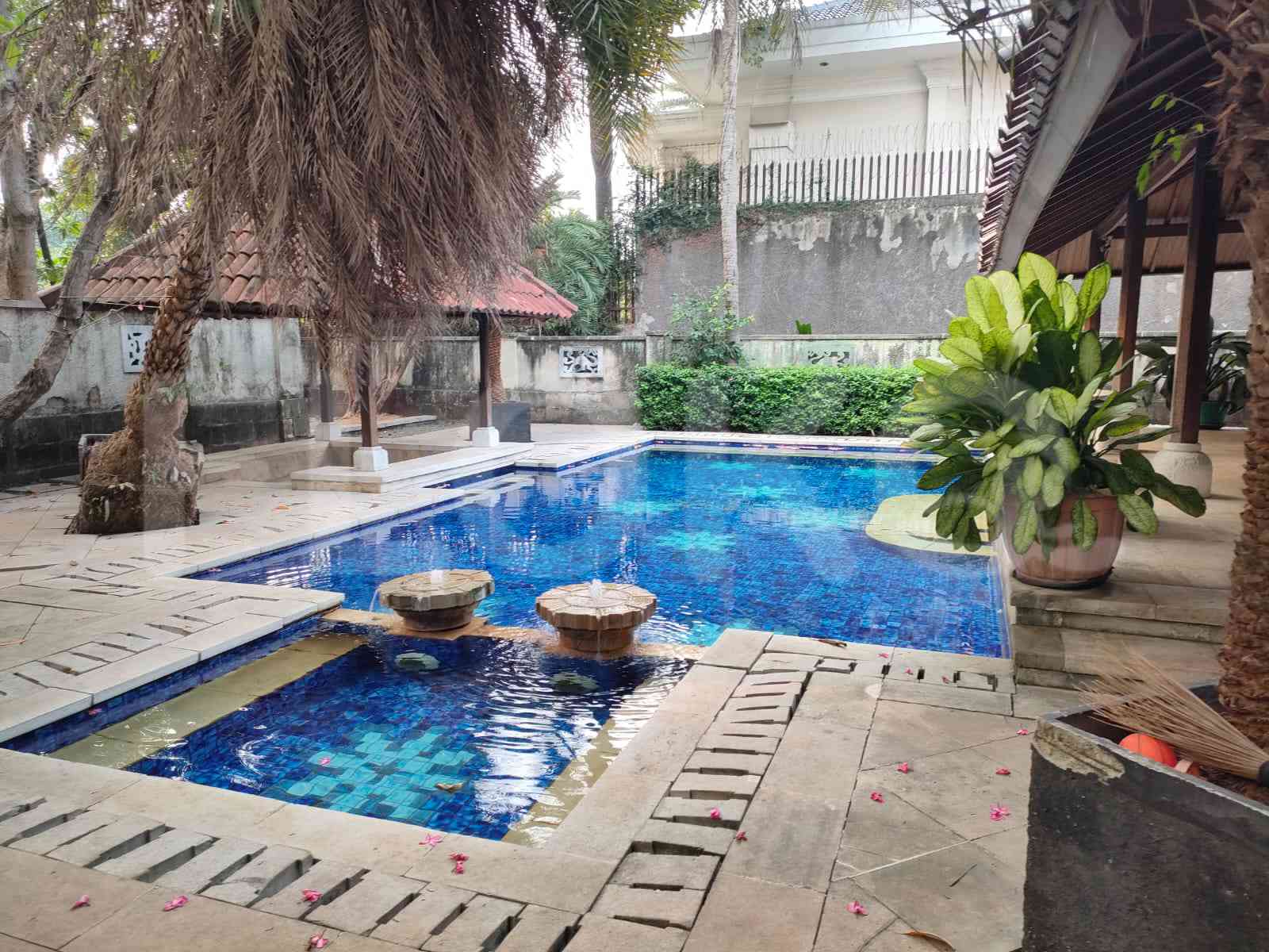 Dijual Rumah 5 BR, Luas 590 m2 di Jl Metro Raya, Pondok Indah 16