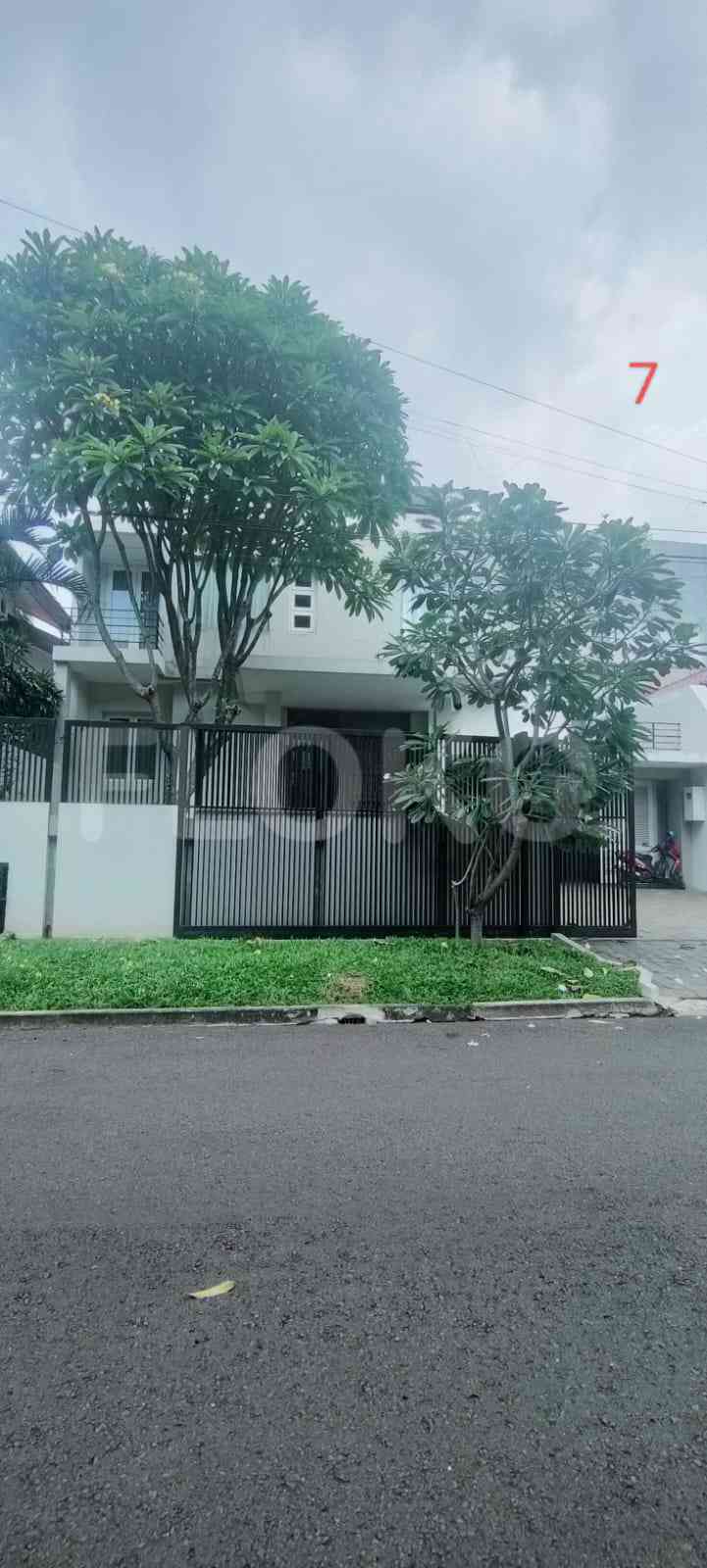 Dijual Rumah 4 BR, Luas 374 m2 di Jl Kencana Indah, Pondok Indah 1