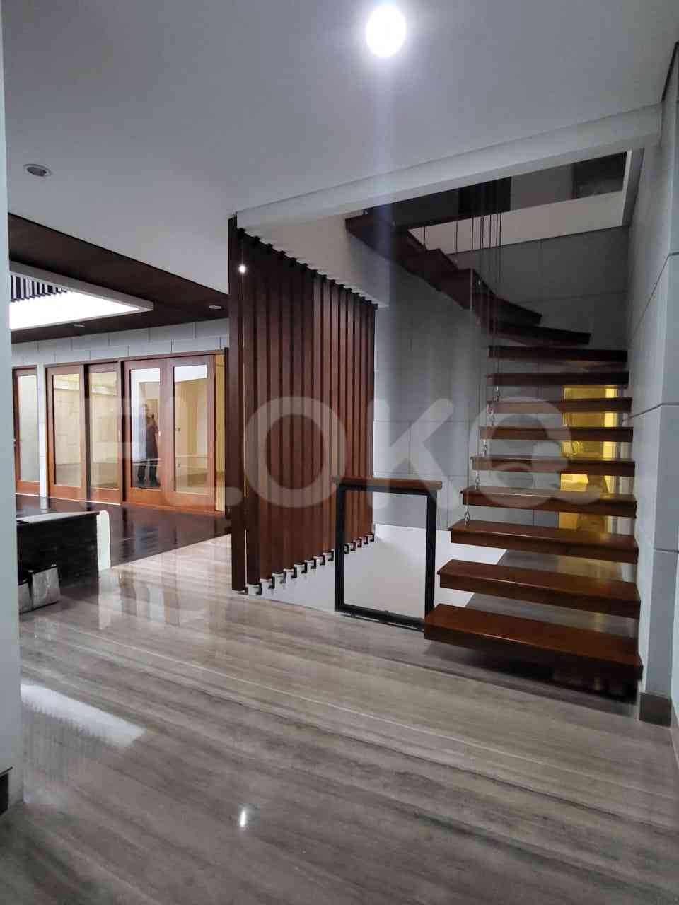 Dijual Rumah 5 BR, Luas 647 m2 di Jl Gedung Biru, Pondok Indah 4
