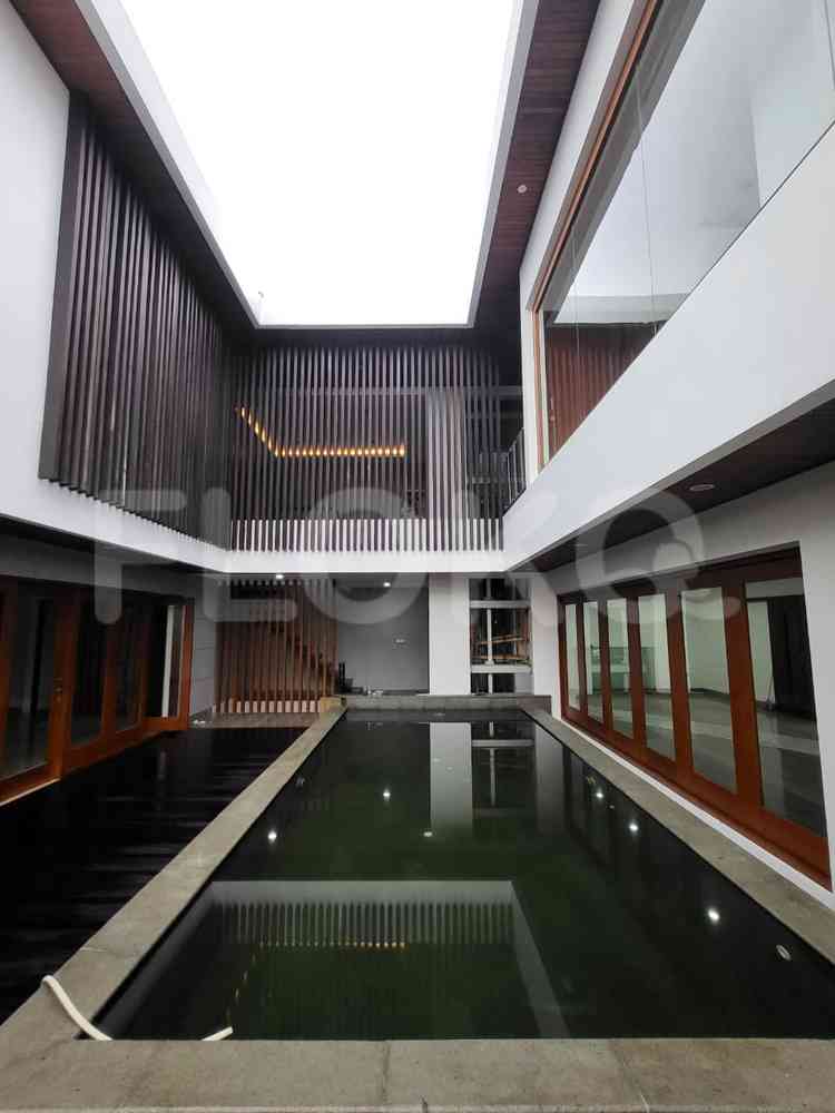 647 sqm, 5 BR house for sale in Jl Gedung Biru, Pondok Indah 2