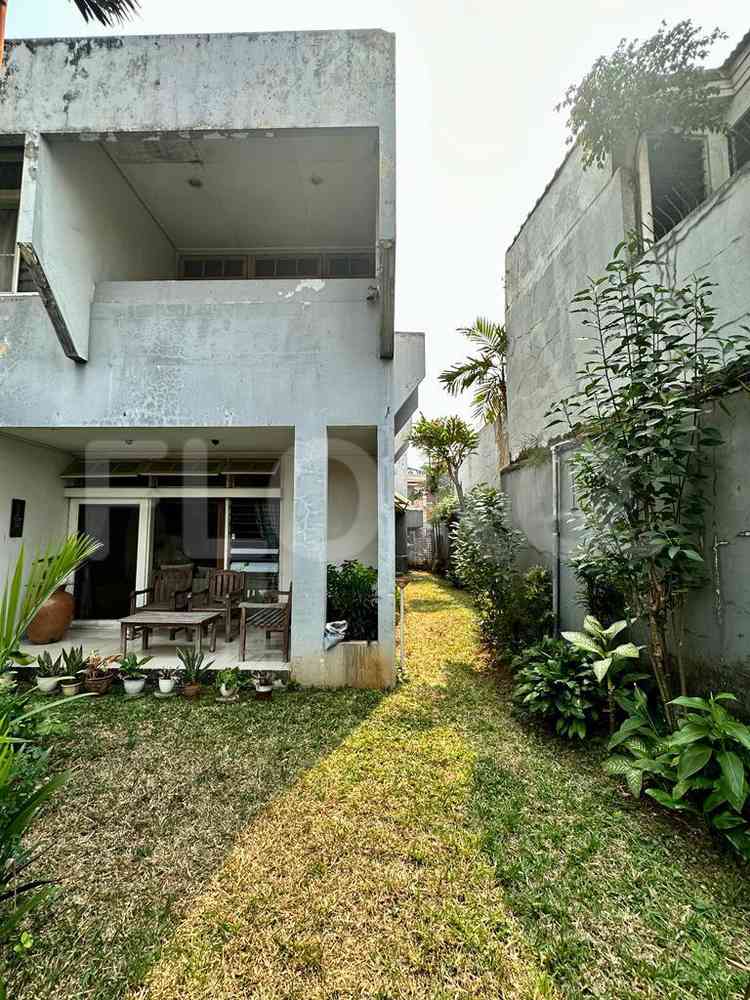 Dijual Rumah 5 BR, Luas 400 m2 di Jl Haji Nawi, Gandaria 2