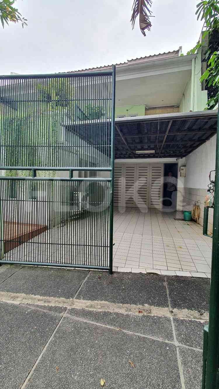 Dijual Rumah 4 BR, Luas 325 m2 di Lebak Bulus, Lebak Bulus 1