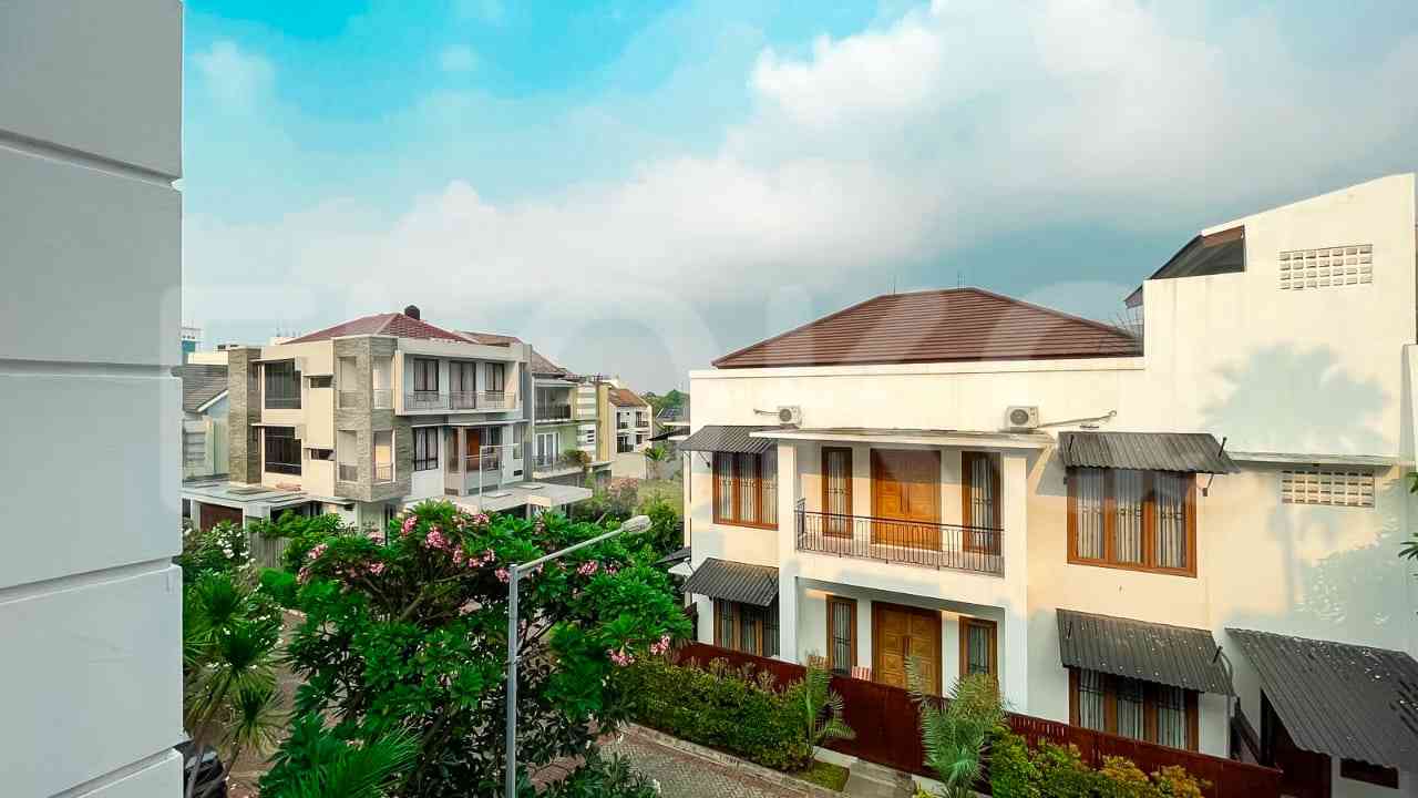 Dijual Rumah 3 BR, Luas 320 m2 di Lebak Bulus, Lebak Bulus 1