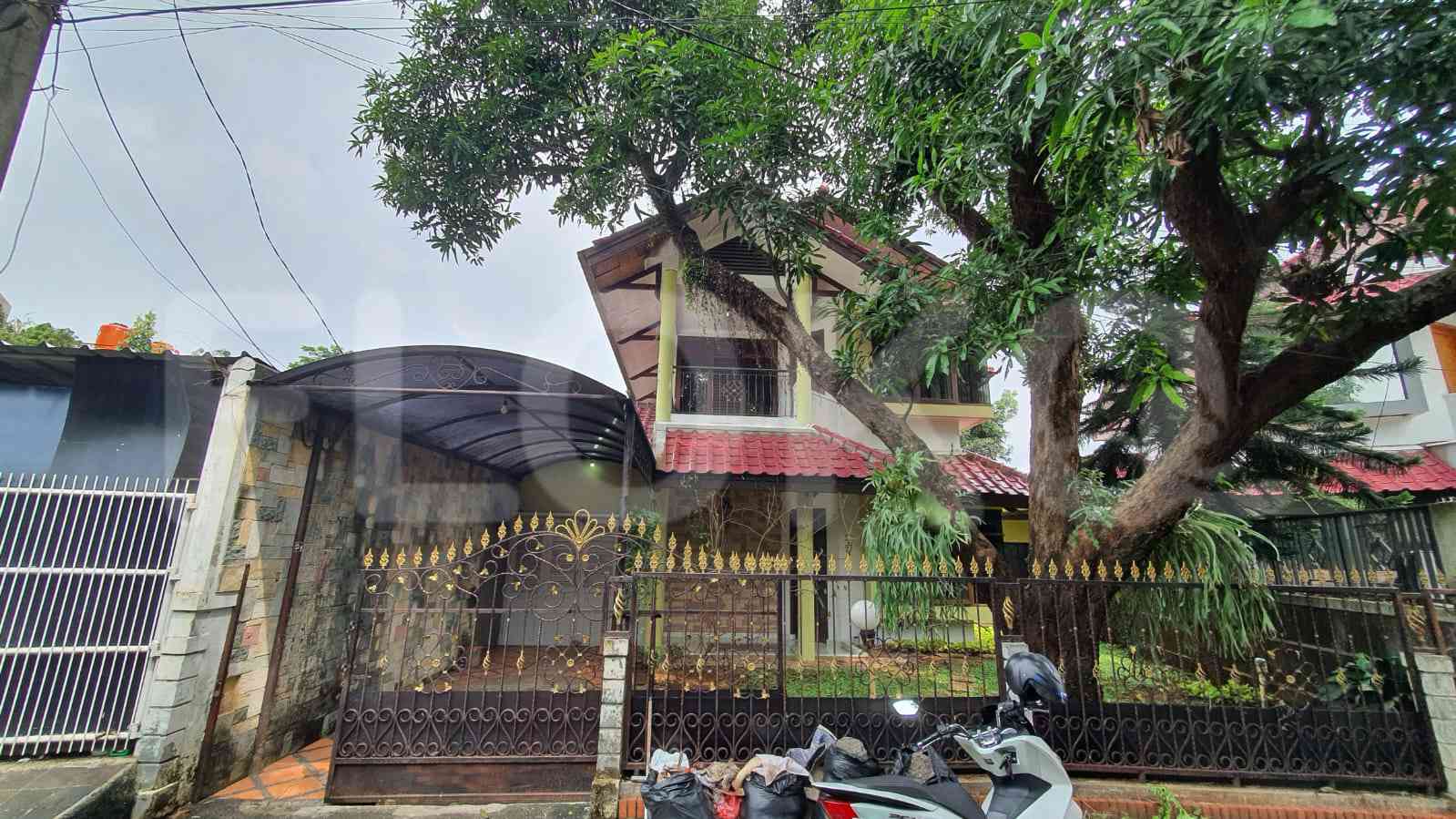 Dijual Rumah 4 BR, Luas 400 m2 di Karang Tengah, Lebak Bulus 1