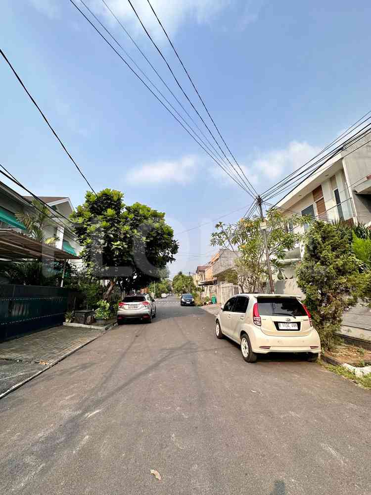 Dijual Rumah 3 BR, Luas 190 m2 di Pondok Indah, Pondok Indah 12