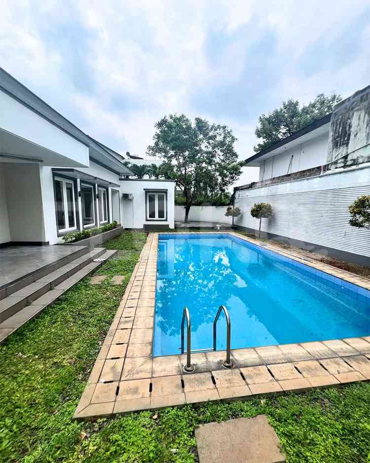 325 sqm, 3 BR house for sale in Jl Bangka, Kemang 12