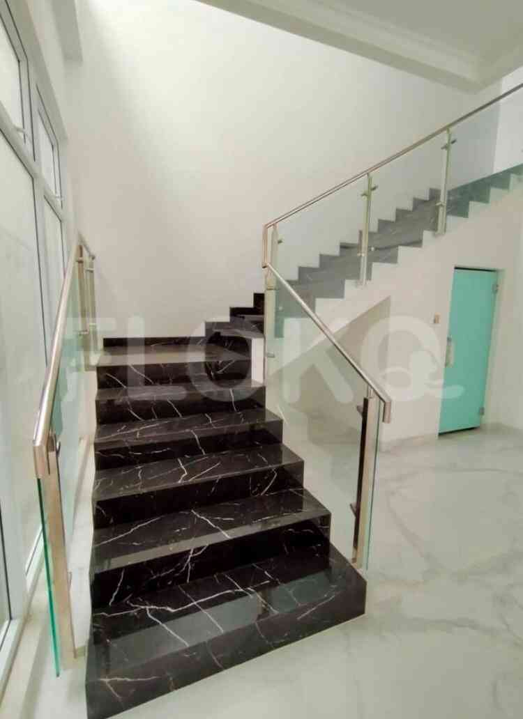 Dijual Rumah 4 BR, Luas 190 m2 di Puri Indah, Puri Indah 8