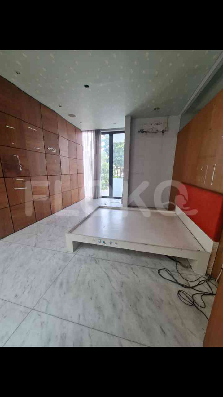 Dijual Rumah 3 BR, Luas 415 m2 di Intercon, Kebon Jeruk 6