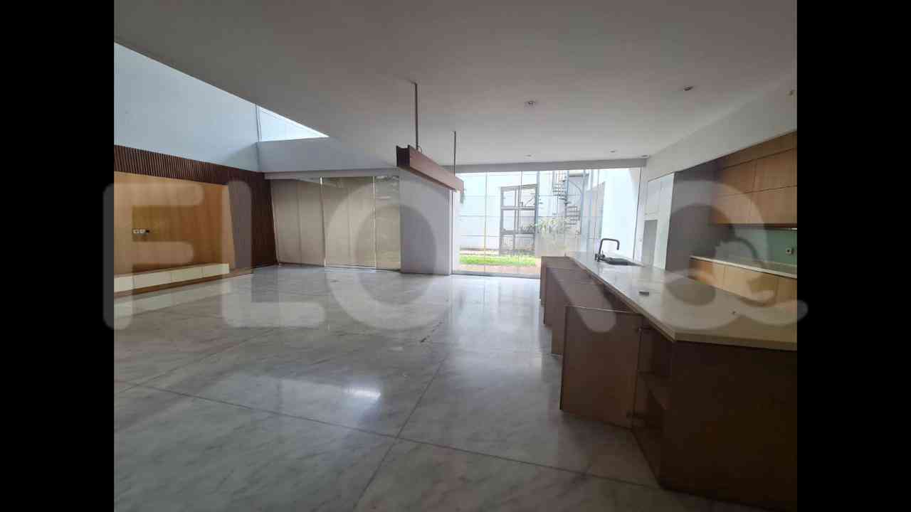 Dijual Rumah 3 BR, Luas 415 m2 di Intercon, Kebon Jeruk 3