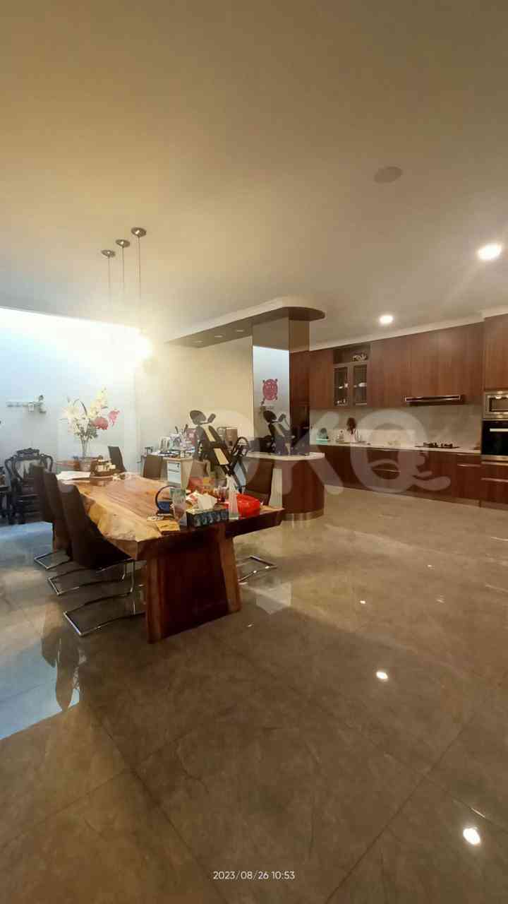 Dijual Rumah 4 BR, Luas 332 m2 di Intercon, Kebon Jeruk 3